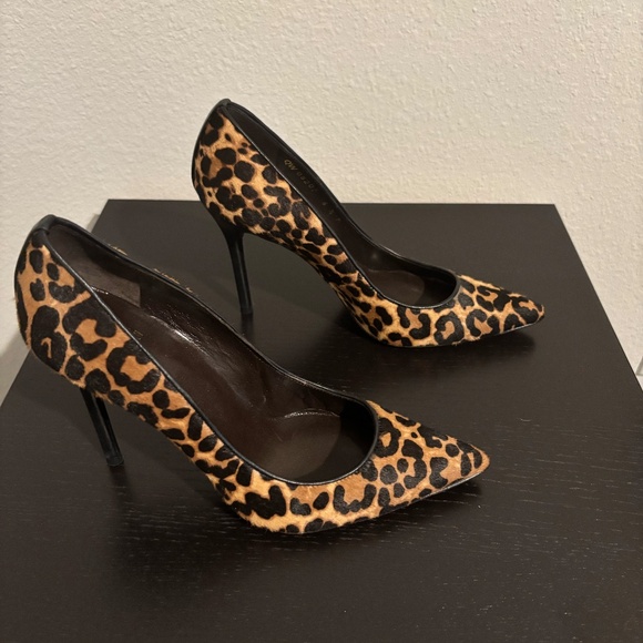 Stuart Weitzman - Picture 3 of 3